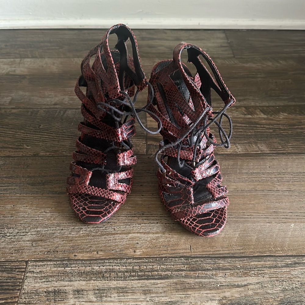 BCBGENERATION OPEN TOE LACED UP BOOTIE SZ. 6.5